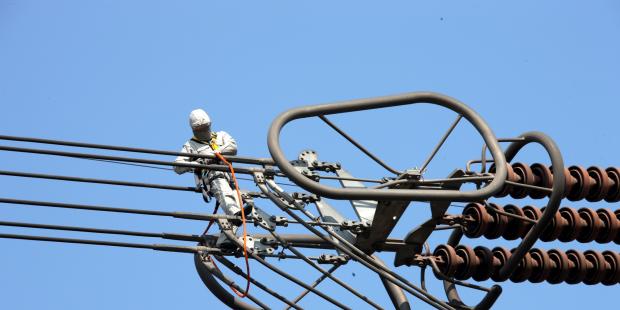 建設(shè)特高壓直流輸電線路需研究哪些關(guān)鍵技術(shù)？