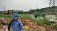 圖為6月19日，施工人員正在拆除線路