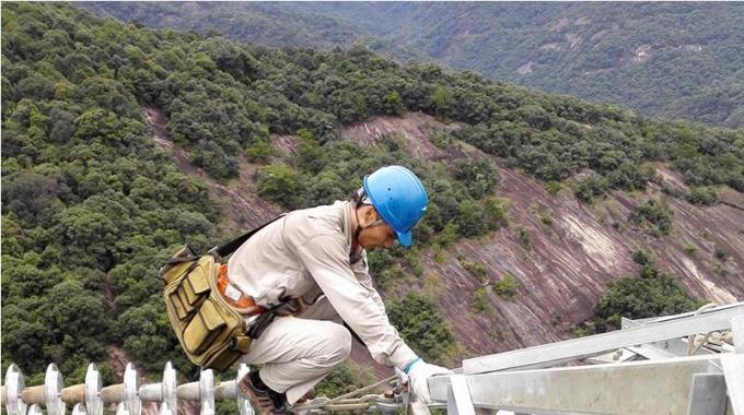 高空線路秋檢 確?？煽抗╇? /></a>
				<span>高空線路秋檢 確保可靠供電</span>
			</li>
		</ul>
	</div>
	
	<div   class=