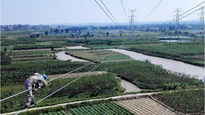 高空作業(yè)線路體檢 確?？煽抗╇? /></a>
				<span>高空作業(yè)線路體檢 確?？煽抗╇?/span>
			</li>
			<li>
				<a href=