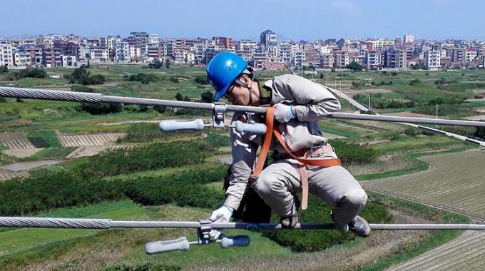 高空作業(yè)線路體檢 確?？煽抗╇? /></a>
				<span>高空作業(yè)線路體檢 確?？煽抗╇?/span>
			</li>
			<li>
				<a href=