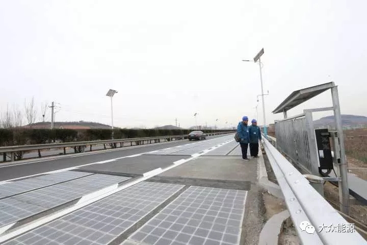 漲知識！高速公路上汽車怎么邊跑邊？