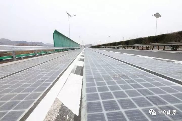 漲知識！高速公路上汽車怎么邊跑邊？