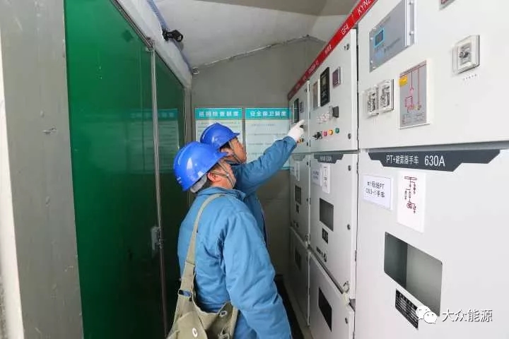 漲知識！高速公路上汽車怎么邊跑邊？