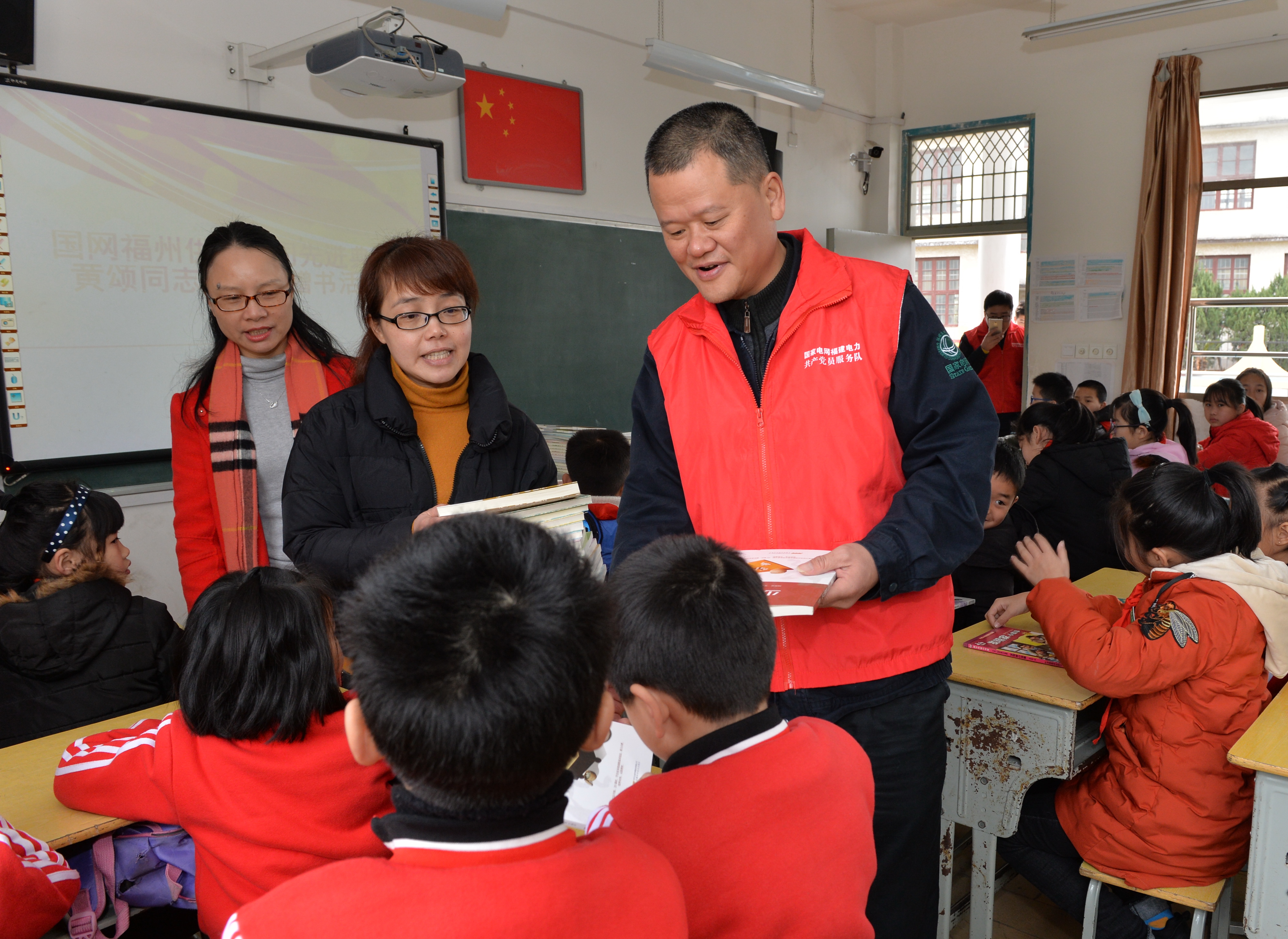 福州供電公司走進(jìn)校園送安全