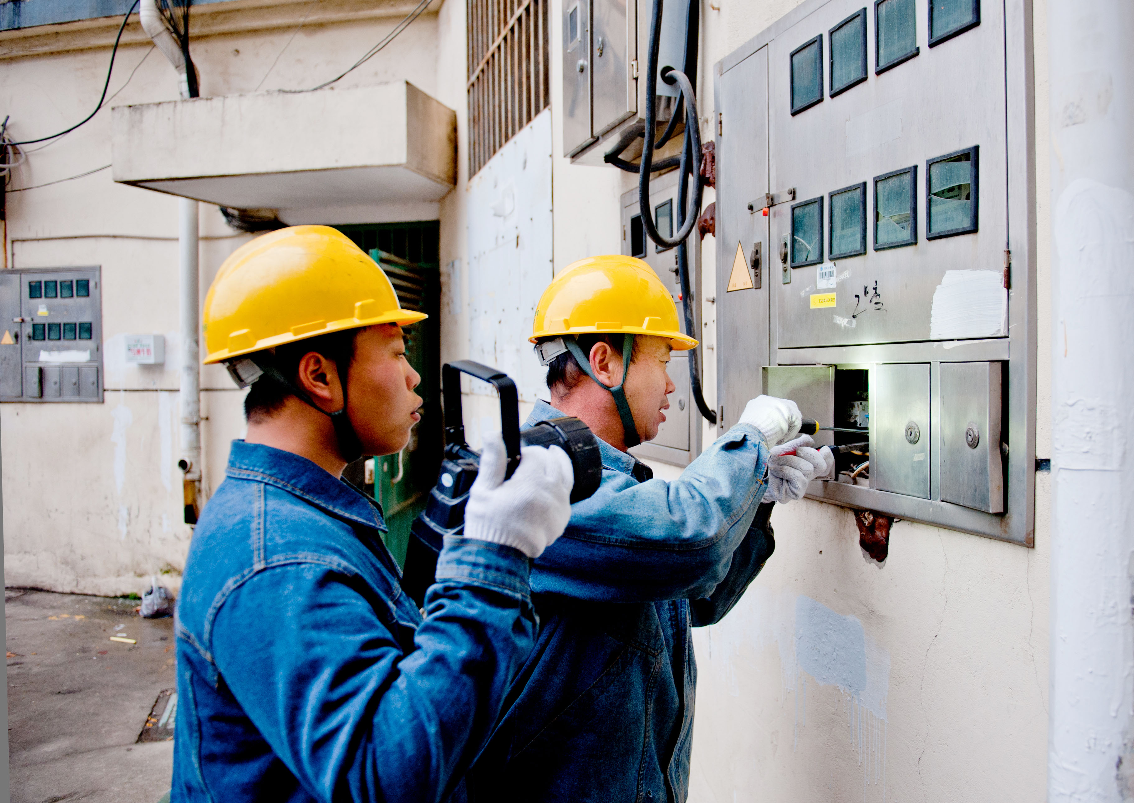 靖江供電快速搶修恢復(fù)客戶用電