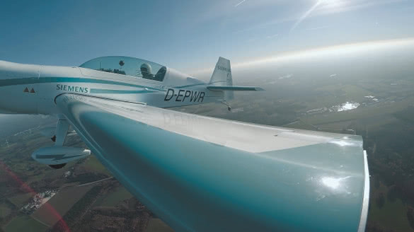 Extra 330LE電動飛機采用西門子電機，創(chuàng)造了全新世界紀錄