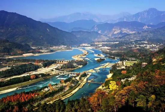 中國(guó)最出名的水利工程 都江堰