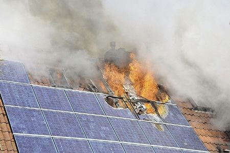 夏天到了 火災(zāi)事故頻發(fā) 光伏電站如何防火？