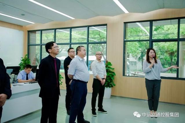 武漢長(zhǎng)江新城管委會(huì)一行考察上海庚創(chuàng)科技智慧城市實(shí)踐項(xiàng)目