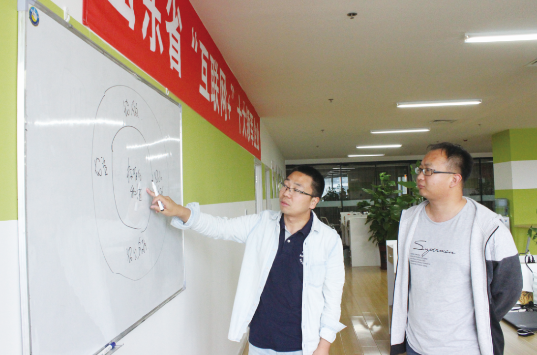 聚焦“互聯(lián)網(wǎng)+農(nóng)業(yè)”，80后小伙打造“種地?！逼脚_(tái)