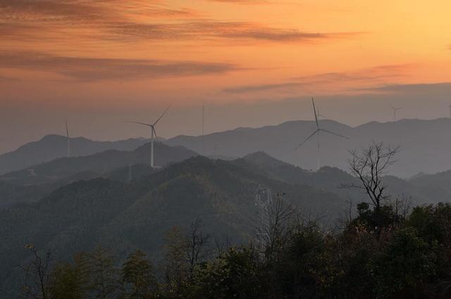 南雄建成粵北最大型風(fēng)電項目，犁牛坪風(fēng)電場二期并網(wǎng)投產(chǎn)
