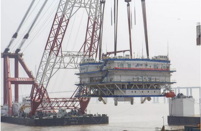 三峽新能源大豐300MW海上風電項目升壓站裝船吊裝發(fā)運