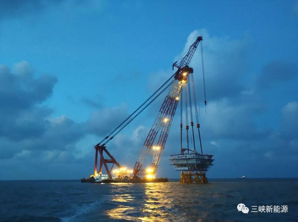 三峽新能源江蘇大豐300MW海上風(fēng)電項(xiàng)目升壓站順利吊裝