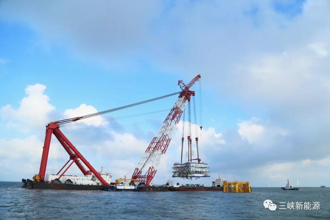三峽新能源江蘇大豐300MW海上風(fēng)電項(xiàng)目升壓站順利吊裝
