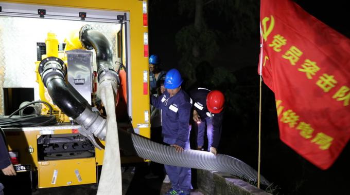 據了解，在實戰(zhàn)中應用應急排澇車進行搶修，屬廣東電網首次。