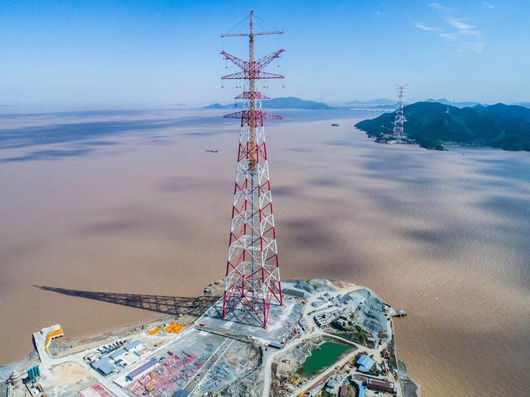 舟山380米高輸電雙子塔順利結頂再創(chuàng)世界新紀錄