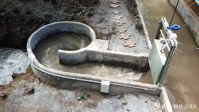 小型發(fā)電機(jī)，放到河里就有免費(fèi)的電，一天產(chǎn)的電夠60戶人家用