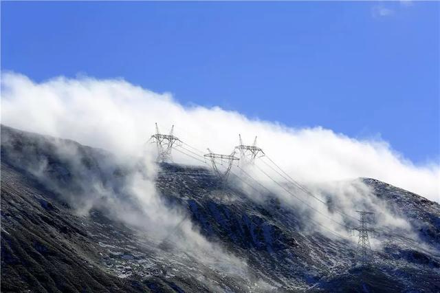 極限挑戰(zhàn)！這條“電力天路”正式投入運營