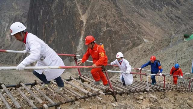 極限挑戰(zhàn)！這條“電力天路”正式投入運營