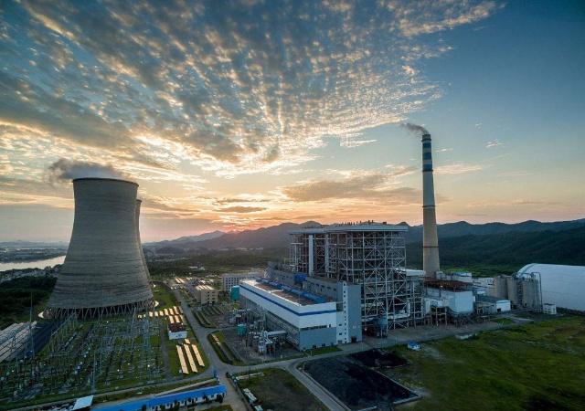 我國的火電廠燃燒一噸的煤礦，能產(chǎn)生多少電量？